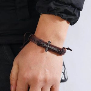 The men's faith cross leather bracelet