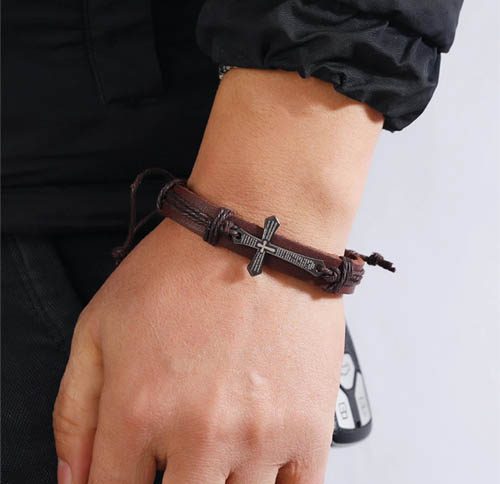 The men's faith cross leather bracelet